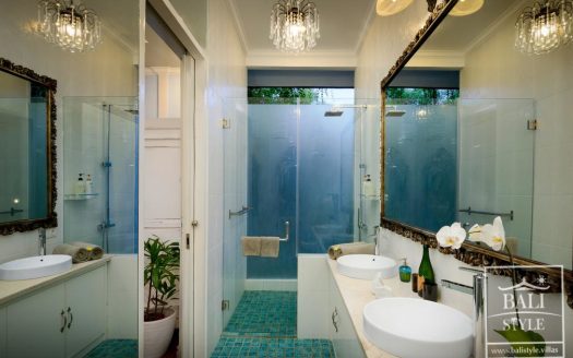 Вилла Palace des Arts в центре Семиньяка: 5 спален